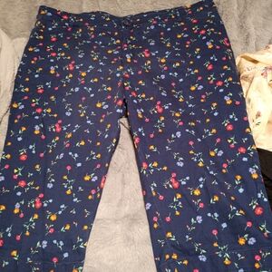 St. John's Bay Floral Capris - Navy Multicolor